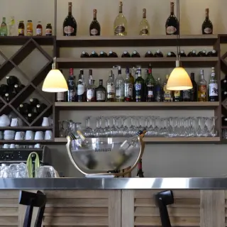 BISTRO LES CANAILLES